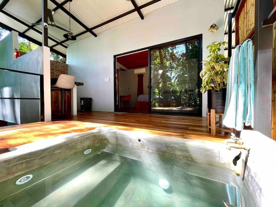 Industrial Studio With Private Jacuzzi Увита Экстерьер фото