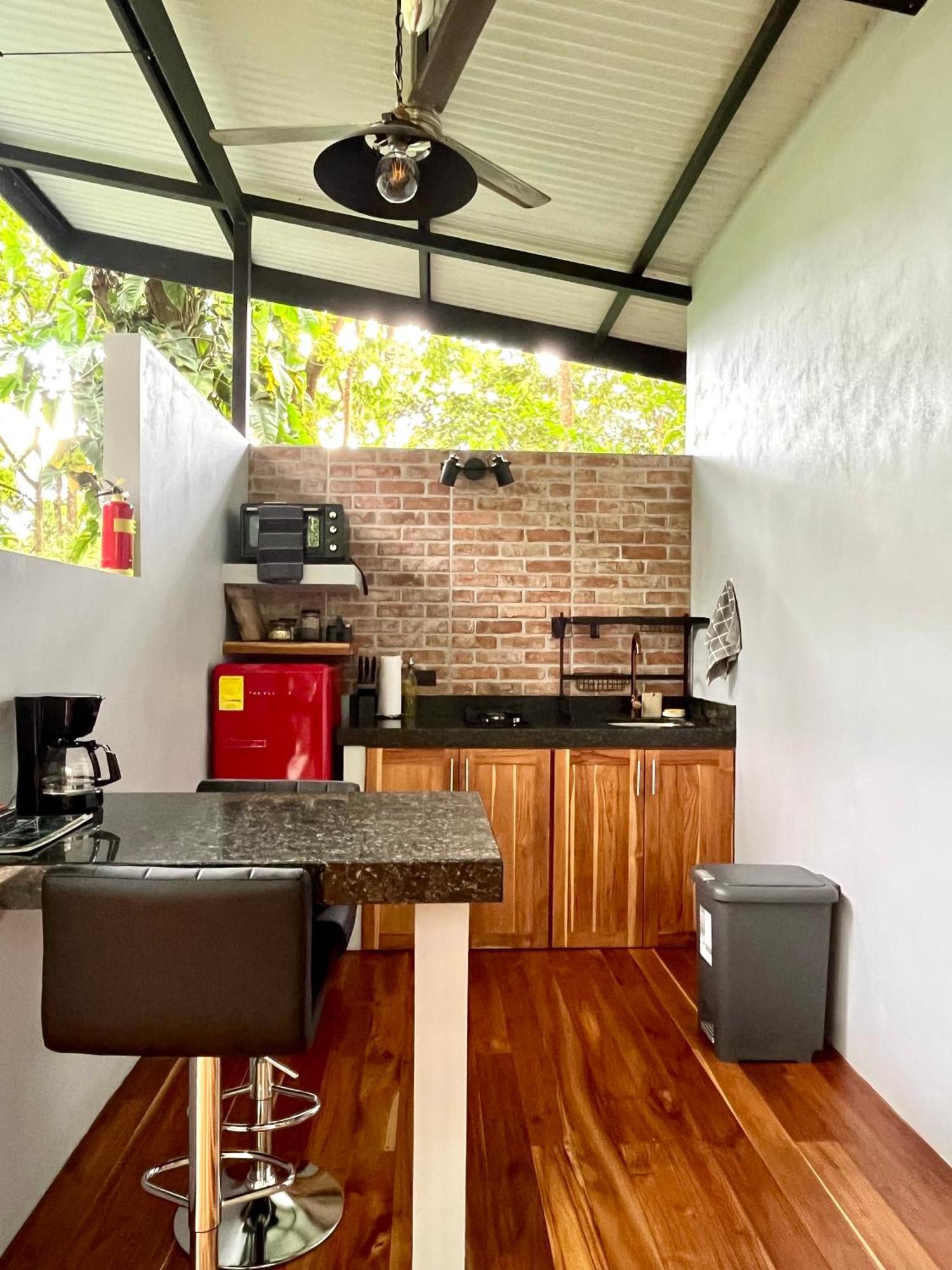 Industrial Studio With Private Jacuzzi Увита Экстерьер фото